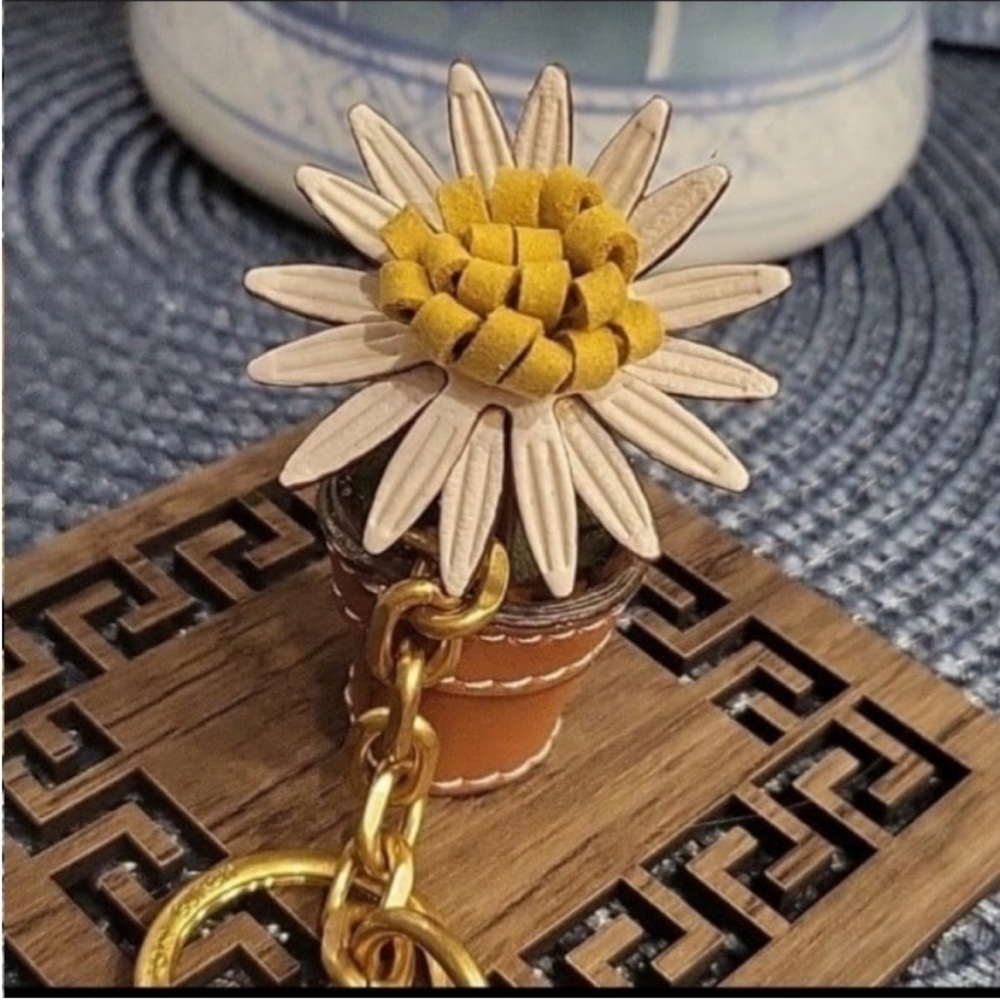 Tory Burch Yellow Floral Keychain - Picture 2 of 6